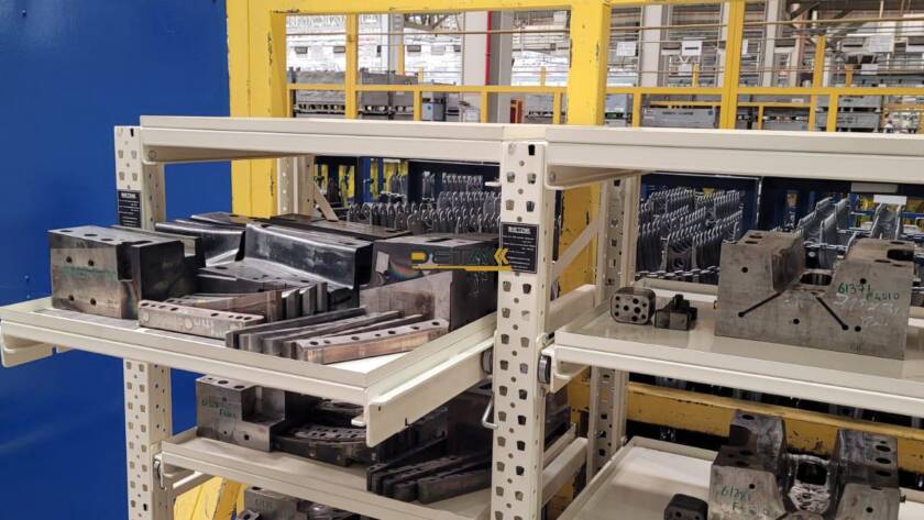 AÇILIMLI ÇEKMECELİ KALIP RAFI 3