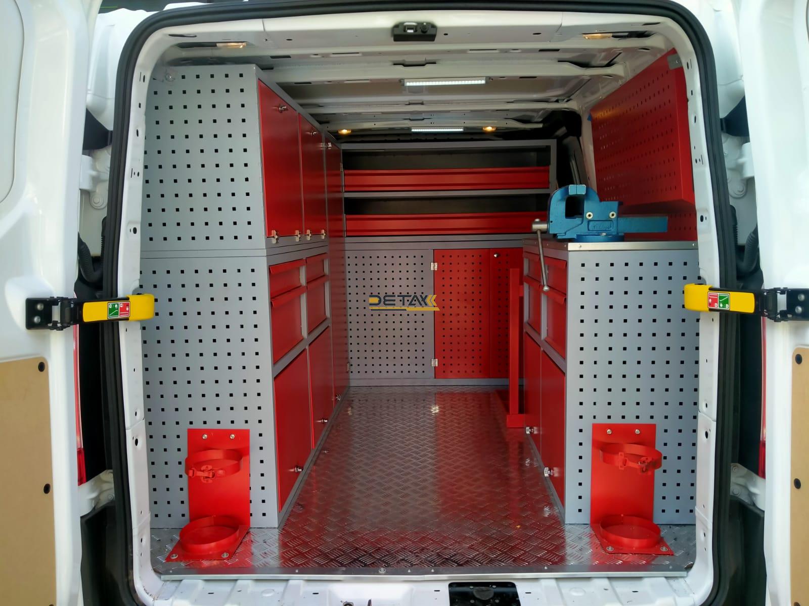 FORD CUSTOM NATURAL GAS MAINTENANCE VEHICLE