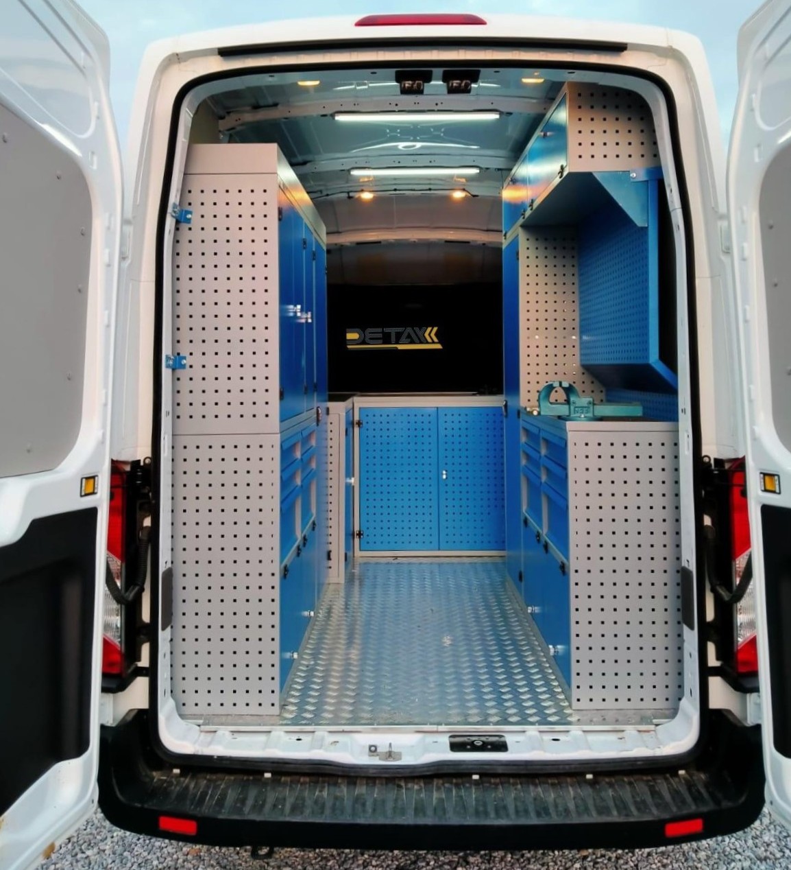 FORD TRANSIT NATURAL GAS MAINTENANCE AND REPAIR VEHICLE