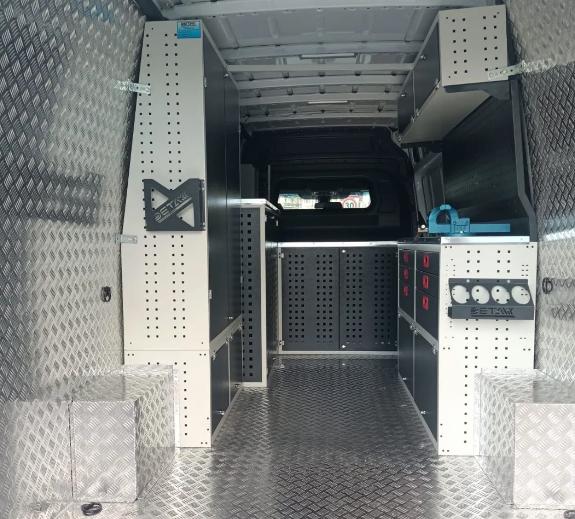 MERCEDES SPRINTER ROADSIDE ASSISTANCE MAINTENANCE AND REPAIR VEHICLE