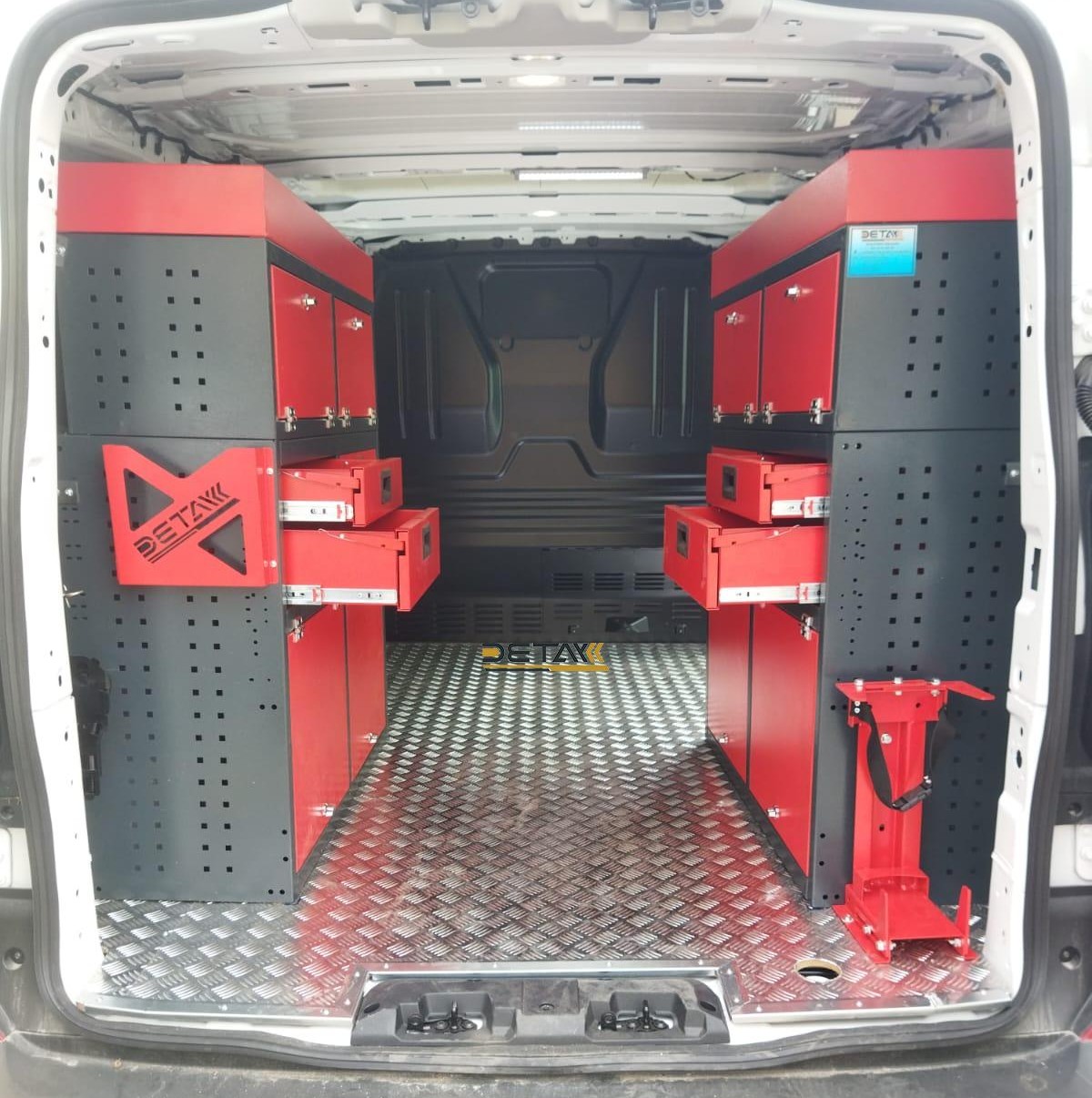 Ford Custom Araç İçi Donanım