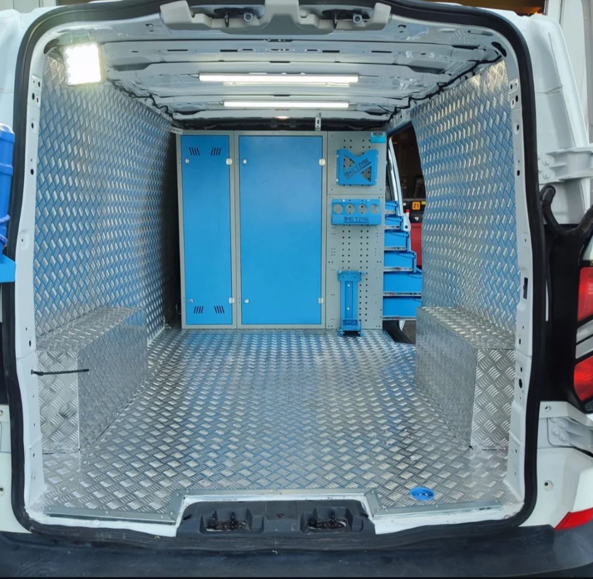 Ford Custom Mobil Servis Aracı 2