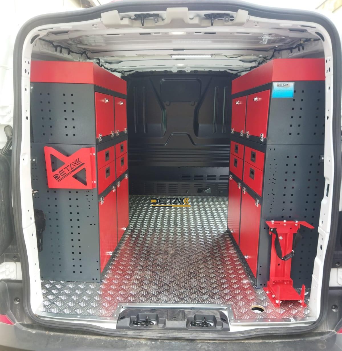 Ford Custom Arac Ici Donanim3