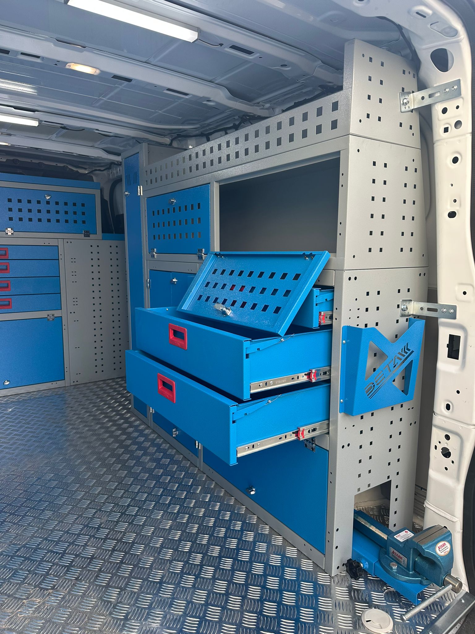 FORD CUSTOM BAKIM ONARIM ARACI