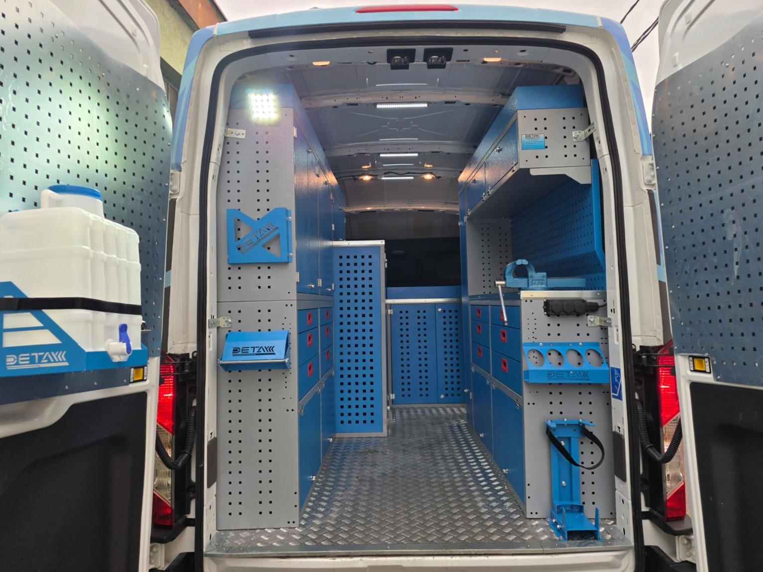 FORD TRANSIT ROADSIDE ASSISTANCE MAINTENANCE AND REPAIR VEHICLE