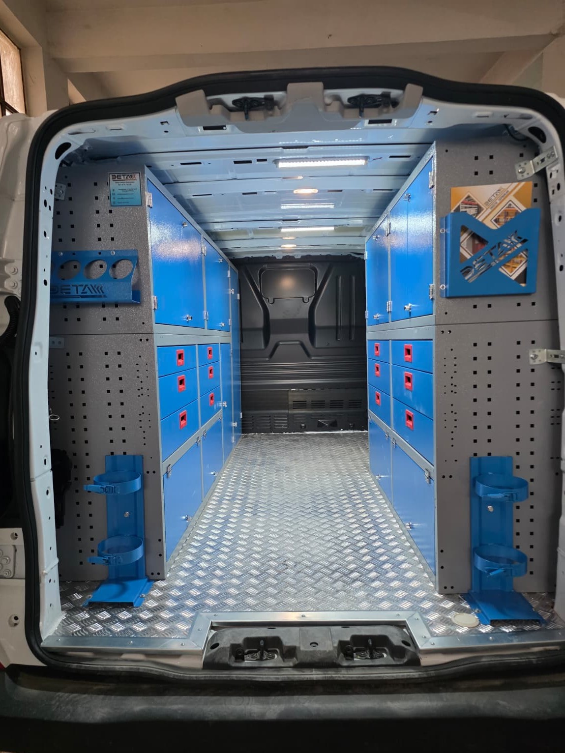 FORD CUSTOM ARAÇ İÇİ DONANIMLARI