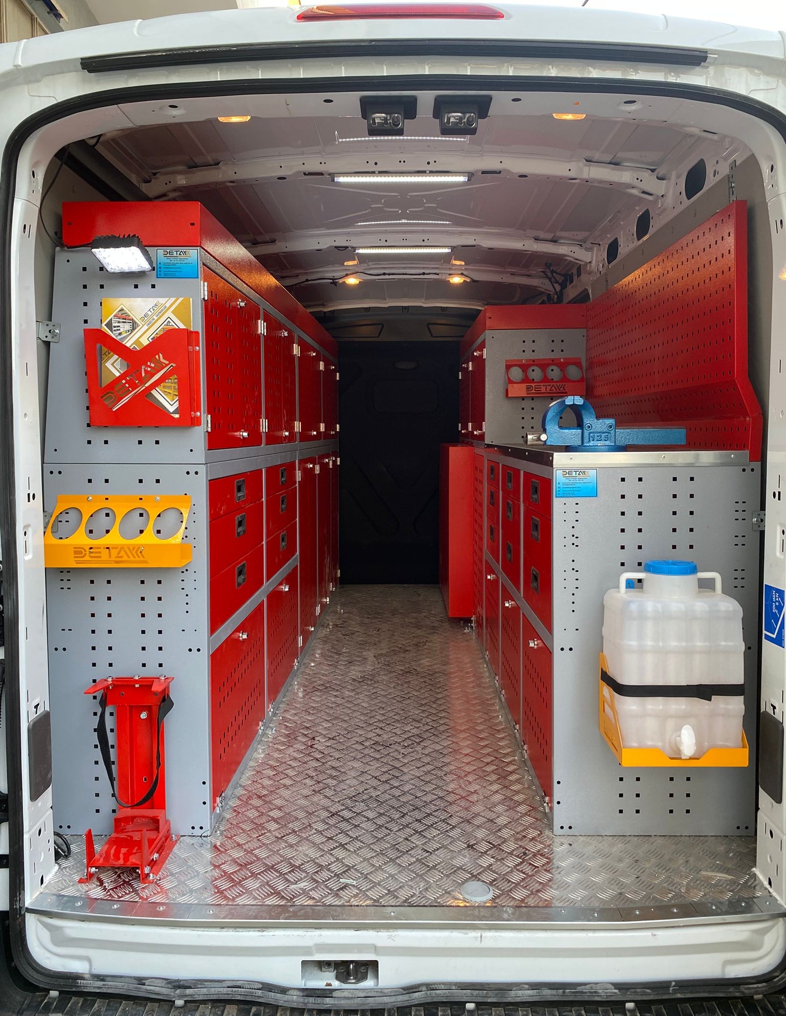 FORD TRANSIT NATURAL GAS MAINTENANCE AND REPAIR VEHICLE