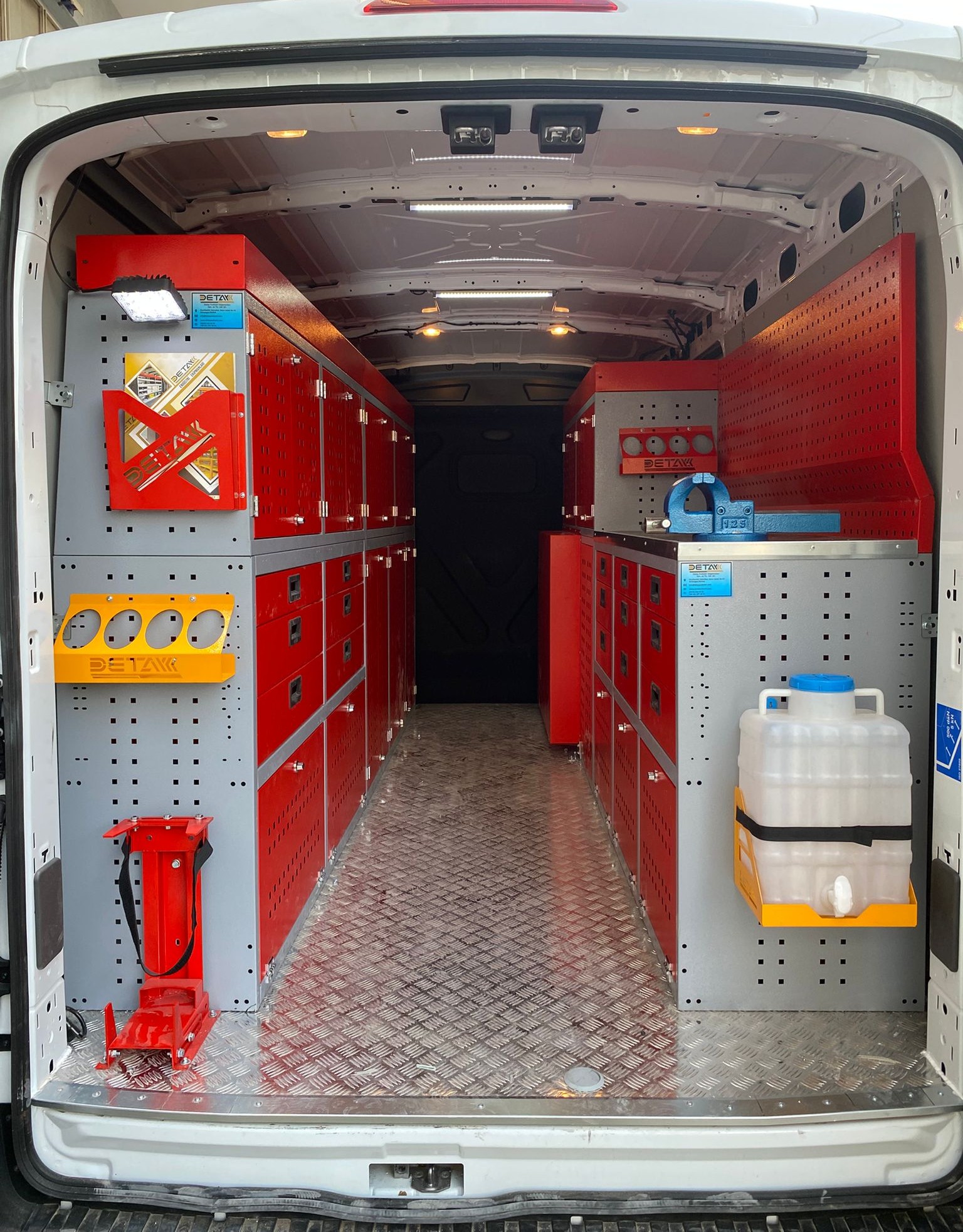 FORD TRANSIT NATURAL GAS MAINTENANCE AND REPAIR VEHICLE