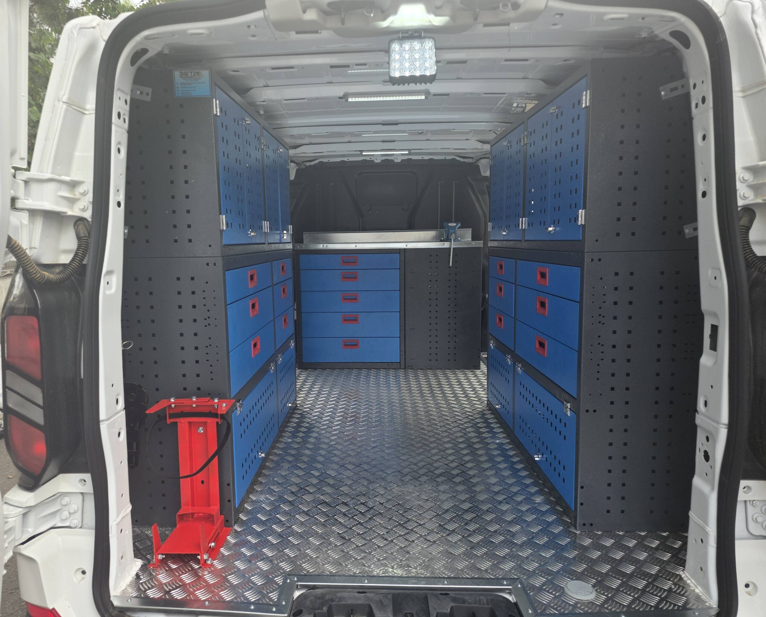 FORD CUSTOM ARAÇ İÇİ DONANIM