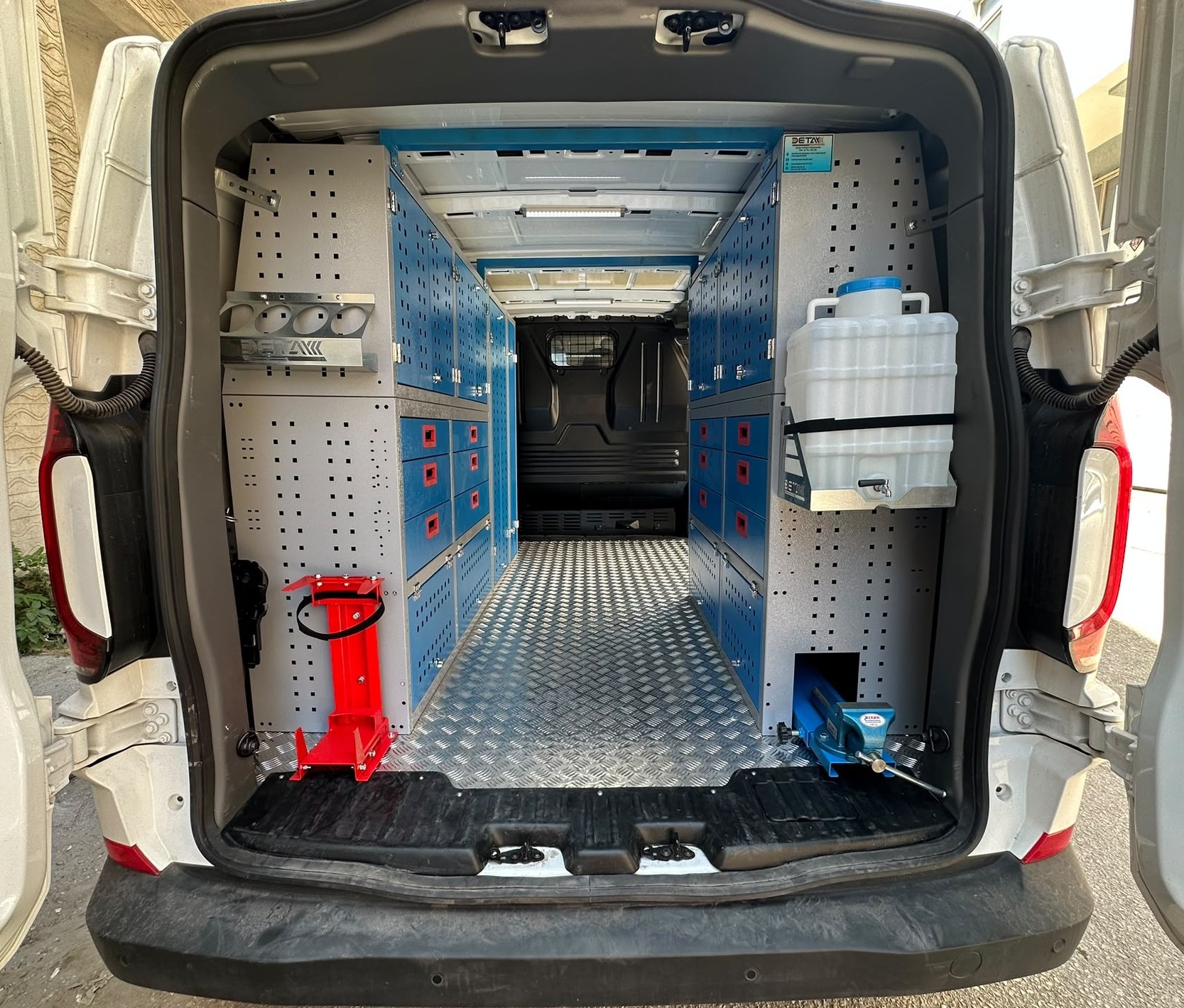 VOLKSWAGEN TRANSPORTER MOBİL SERVİS ARACI