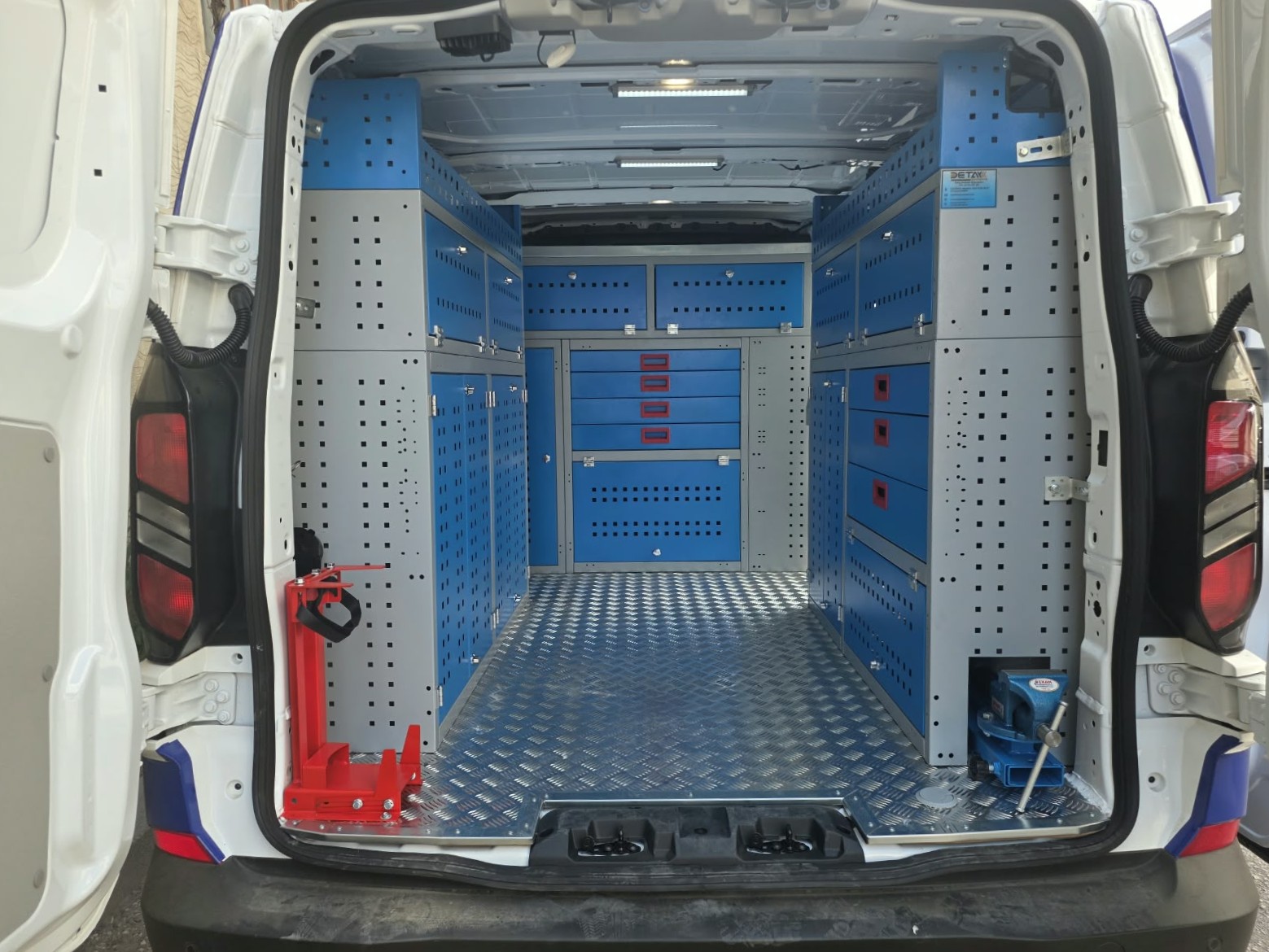 FORD CUSTOM MOBİL SERVİS ARACI